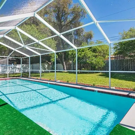 Heated Pool House Only 5 Minutes To Gulf Beaches!